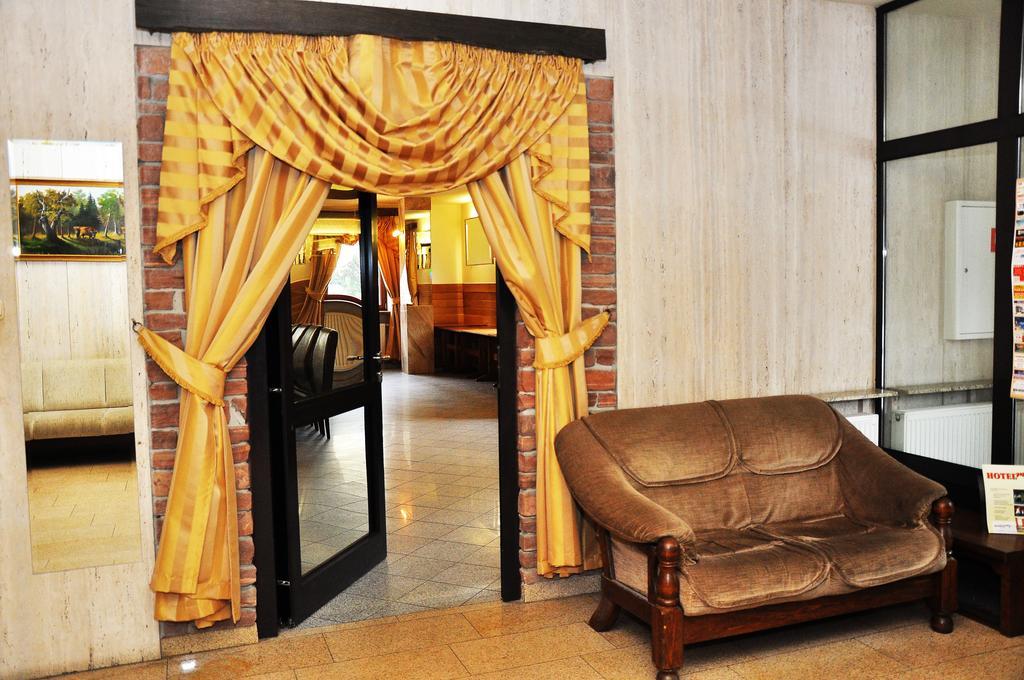 Hotel Mlyn ルブリン エクステリア 写真